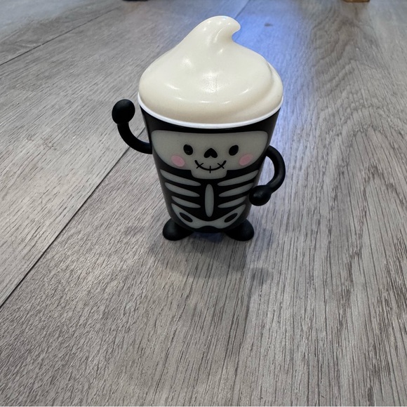 Wendy's Frosty Frights Bone Chiller Bone Bag Toy Figure 2024 Halloween Exclusive - Picture 2 of 5